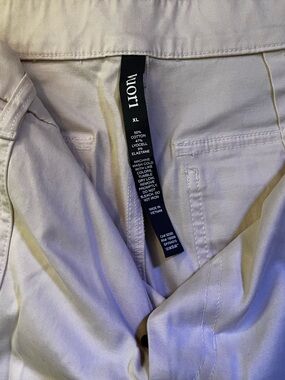 VUORI women’s pants.